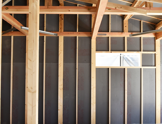 施工現場で壁に敷き詰められたカネライトフォームFX