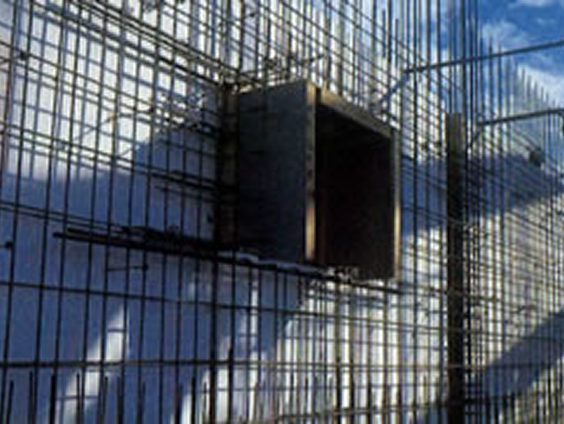 施工現場で外壁に使用されているカネライトフォーム